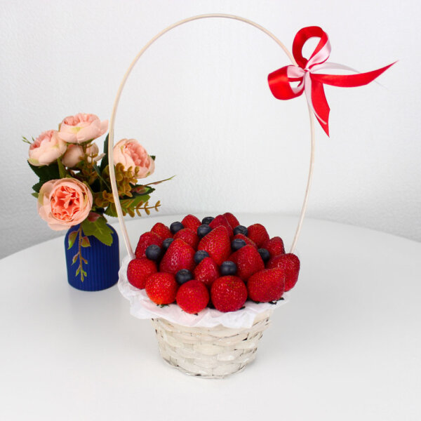 Корзинка с клубникой и голубикой «Клубничный Взрыв» 4