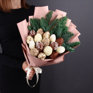Новогодний букет из клубники в шоколаде «Эйра» фото 1