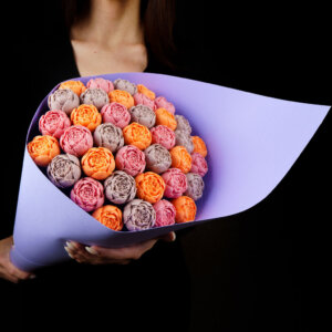 Пионы из шоколада «Зора» 37 в картоне сиреневый. Фото 2