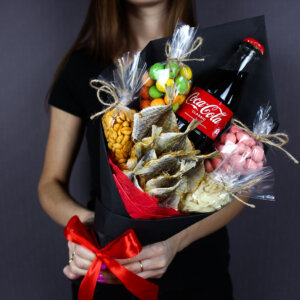 Съедобный букет «Фишер-Хук» в черной упаковке. фото 1