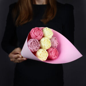 Пионы из шоколада «Бриджит» 7 в картоне розовый. фото 2