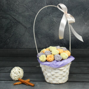 Розы из шоколада «Крис» в корзинке 19 шт. Фото 1