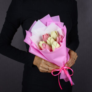 Тюльпаны из шоколада «Эмма» 7 бутонов в розовой упаковке. Фото 2