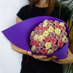 Розы из шоколада «Пульсар» 37 в картоне фиолетовый. Фото 1