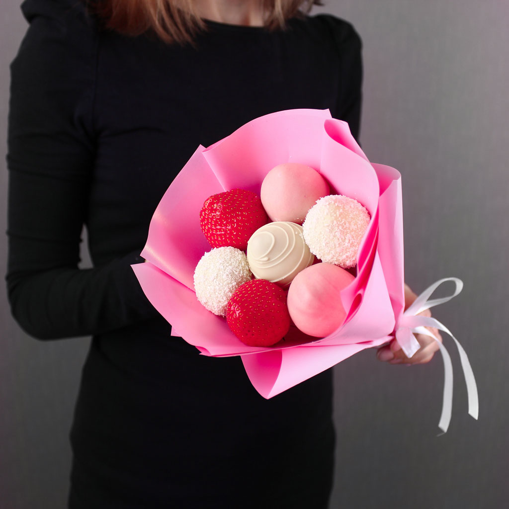 1000094569 Букет из клубники в шоколаде «Пинк-Сноу» в розовой упаковке. 7 ягод. Фото 4