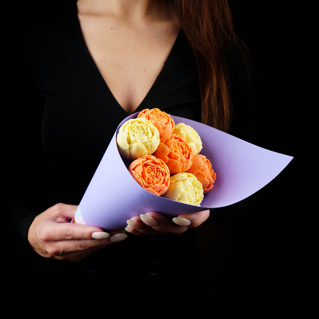 DSC00724 Пионы из шоколада «Лилу» 7 в картоне сиреневый. Фото 2