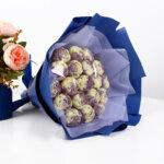 Пионы из шоколада «Эфир» в пышной синей пленке. Фото 2