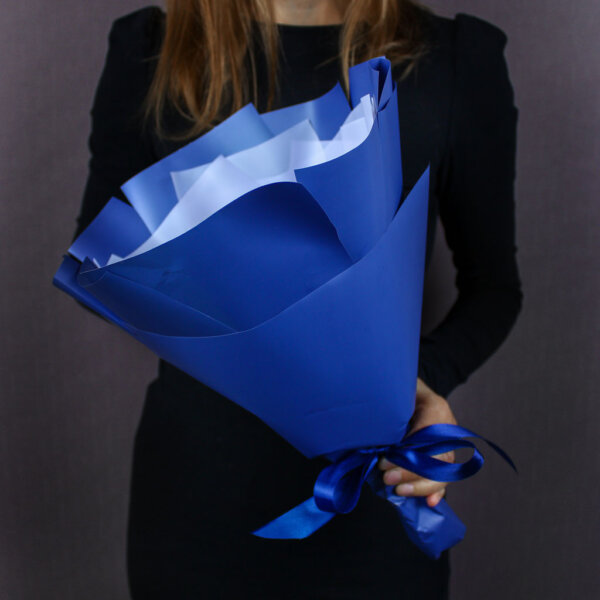 Пионы из шоколада «Эфир» в пышной синей пленке. Фото 4