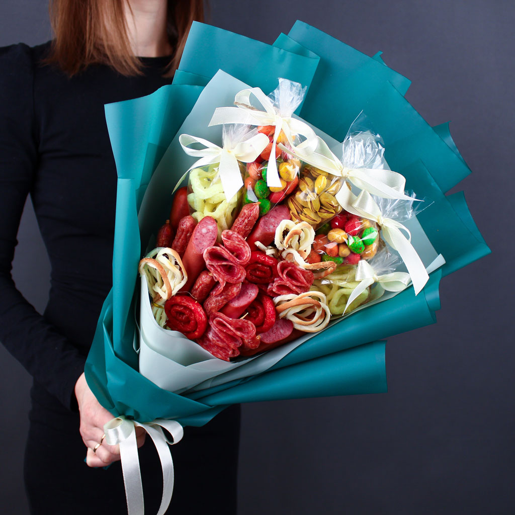 1000096193 Съедобный букет «Уэйн-Стоун» в пышной упаковке бирюзового цвета. Фото 5