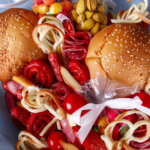 Съедобный букет «Рейнольдс-Флоу» в пышной упаковке синего цвета. Фото 1