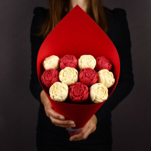 Пионы из шоколада «Кримсон» 11 в картоне красный. Фото 3